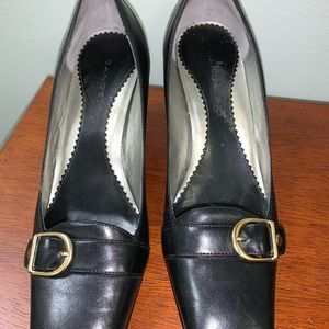 Gently Worn Bandolino Sz 9.5 Heel w/Gold Buckle